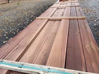 Ca. 86x Massaranduba damwand-/ paardenboxprofiel, 28x140mm, lengte 39/